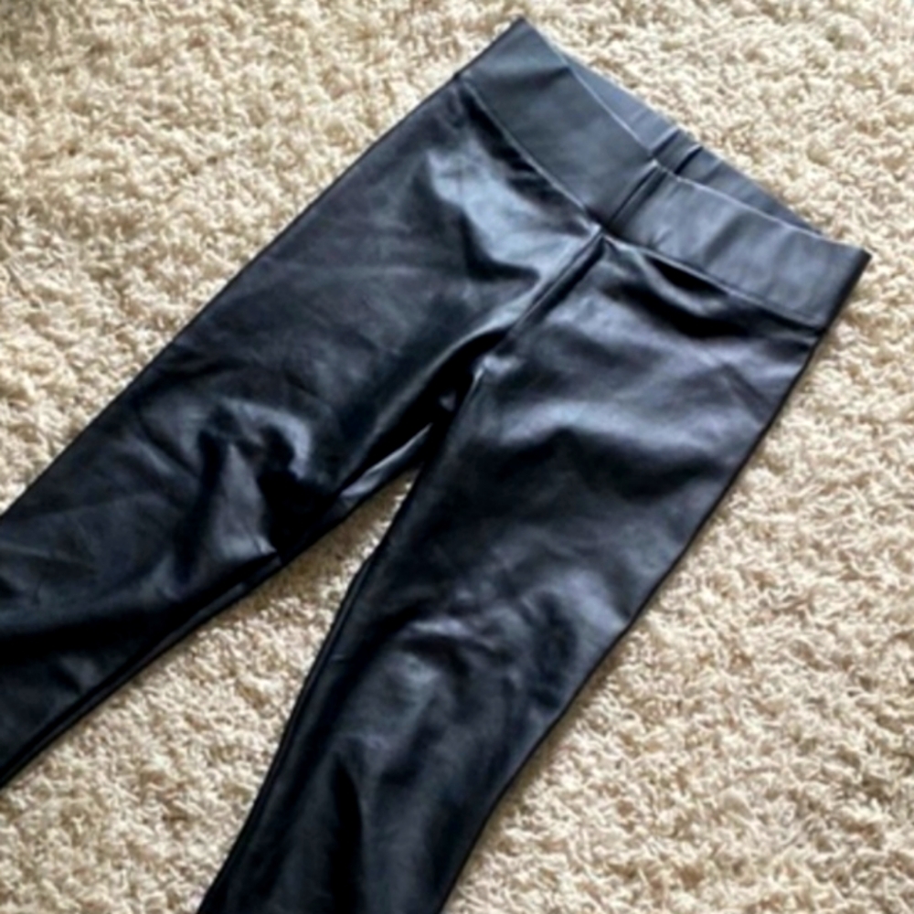 🖤🖤🖤Women Faux leather leggings size Small high rise🖤🖤🖤 - Picture 1 of 1